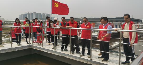 5.圖為植樹(shù)活動(dòng)后參觀肇慶高新區(qū)第二污水處理廠首期（第二階段）擴(kuò)容工程。.jpg